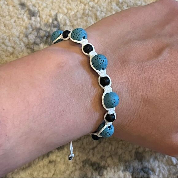 NEW Blue & Black Beaded Macrame Handmade Adjustable Beaded Bracelet - Picture 4 of 6